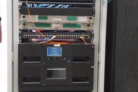 Sala de rede - Rack -sistema de backup fitas, switchs, patch-panels